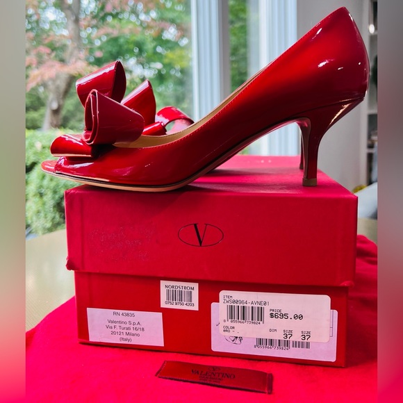 Valentino Garavani Red Leather Bow Shoes With 2.5" Heels - Picture 6 of 9